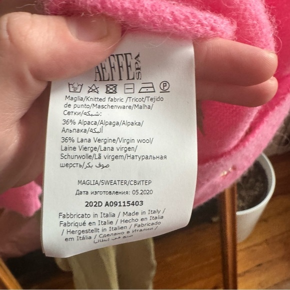 NWT Moschino Couture Mohair Alpaca Barbie Pink Floral Cap Sleeve Sweater EU 38 - Picture 4 of 4